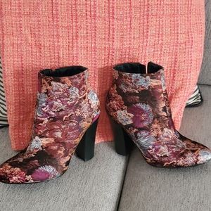Liliana 6.5  booties